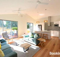 Sunny Blinco Street House - Holiday Sunshine Coast