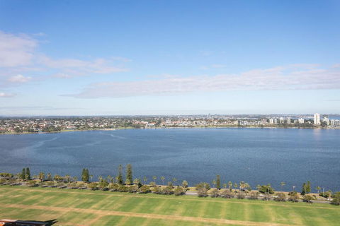 Astra Apartments Perth CBD - Holiday Sunshine Coast 4