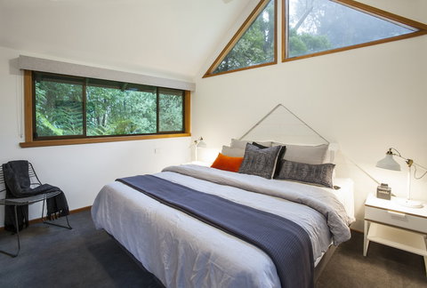 Artist On Everest - Sunshine Coast Tourism 6