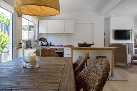 Capella Villa 1 - Sunshine Coast Tourism 5