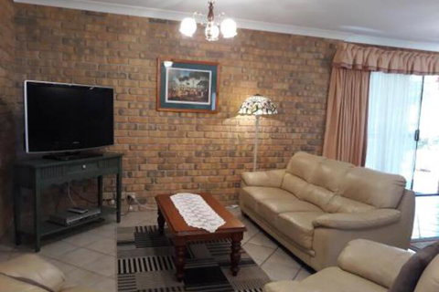 Acacia Apartments - Sunshine Coast Tourism 6