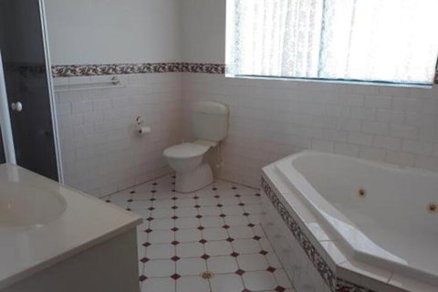 Acacia Apartments - Sunshine Coast Tourism 4