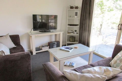Angaston Mews Apartments - Holiday Sunshine Coast 7