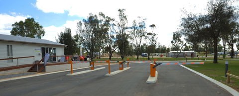 Waikerie Holiday Park - Holiday Sunshine Coast 1