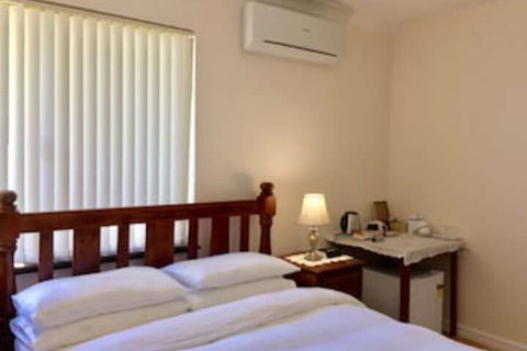 The Royal Dolphin B&B In Safety Bay - Holiday Sunshine Coast 0