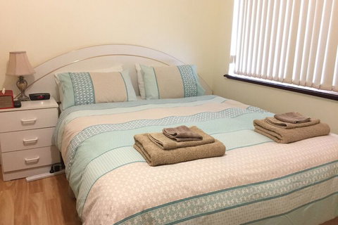 The Royal Dolphin B&B In Safety Bay - Holiday Sunshine Coast 3