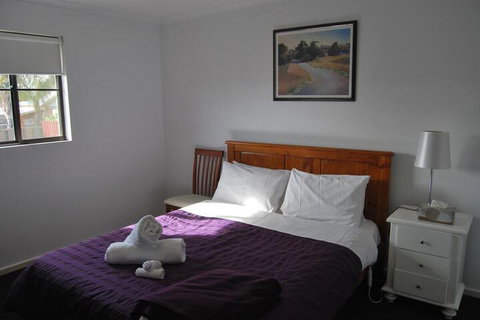 Maple Tree Cottage - Sunshine Coast Tourism 0