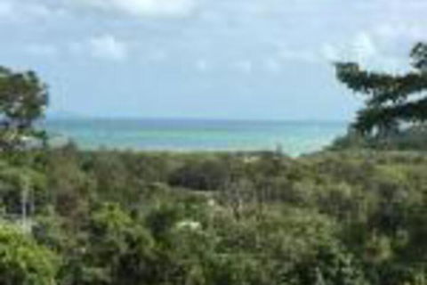 Island Dreams - Holiday Sunshine Coast 0