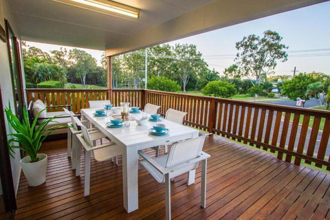 A Lure - Holiday Sunshine Coast 1