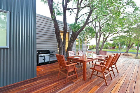 Whatmans Beach House - Holiday Sunshine Coast 4