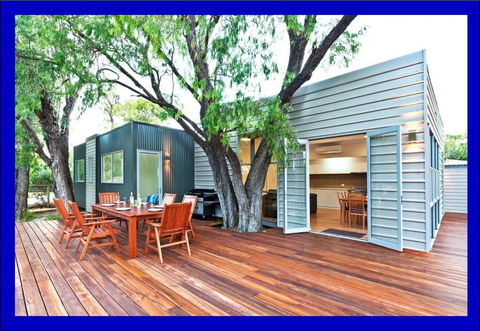 Whatmans Beach House - Holiday Sunshine Coast 1