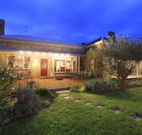 Lochinver Farm Homestead  Cottages - Holiday Sunshine Coast