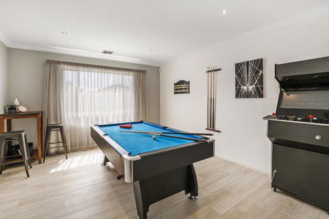Luxury Coastal Escape - Holiday Sunshine Coast 1