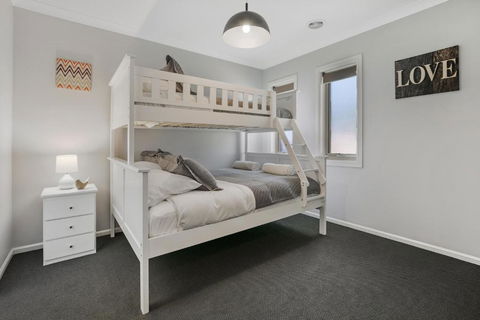 Luxury Coastal Escape - Holiday Sunshine Coast 3