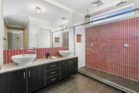 Luxury Coastal Escape - Holiday Sunshine Coast 2
