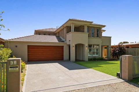 Luxury Coastal Escape - Holiday Sunshine Coast 5