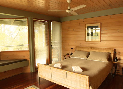 Bombah Point Eco Cottages - Holiday Sunshine Coast 1