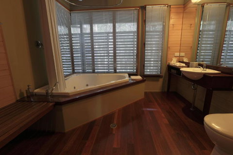 Bombah Point Eco Cottages - Holiday Sunshine Coast 3