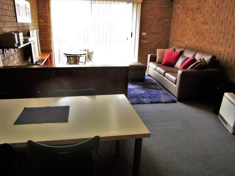 A Furnished Townhouse In Goulburn - Holiday Sunshine Coast 5