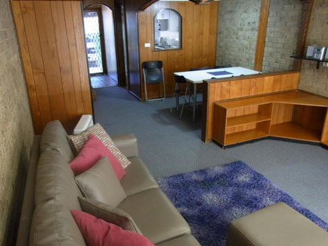 A Furnished Townhouse In Goulburn - Holiday Sunshine Coast 4