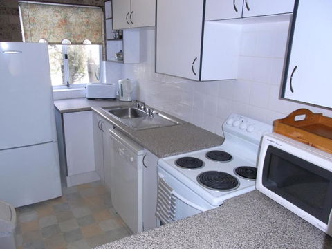A Furnished Townhouse In Goulburn - Holiday Sunshine Coast 2