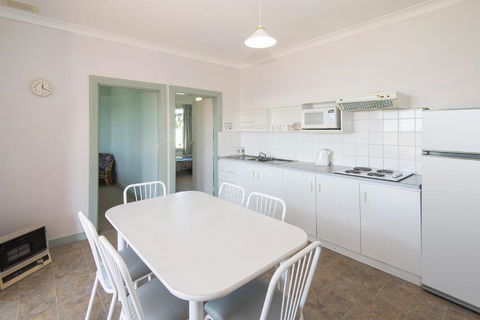 Augusta Hotel Motel - Holiday Sunshine Coast 6