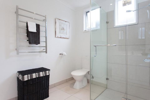 Capella Villa No. 4 Stunning Luxury Decor Inside & Out - Holiday Sunshine Coast 4