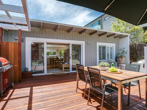 Capella Villa No. 4 Stunning Luxury Decor Inside & Out - Holiday Sunshine Coast 5