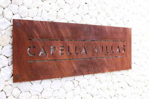 Capella Villa No. 4 Stunning Luxury Decor Inside & Out - Holiday Sunshine Coast 1