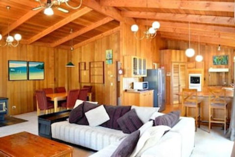 Lisieux - Holiday Sunshine Coast 1