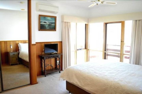 Lisieux - Holiday Sunshine Coast 3