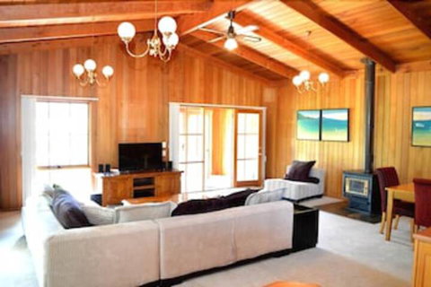 Lisieux - Holiday Sunshine Coast 2