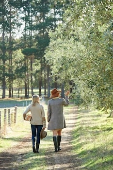 Olio Bello Lakeside Glamping - Holiday Sunshine Coast 5