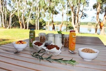 Olio Bello Lakeside Glamping - Holiday Sunshine Coast 2