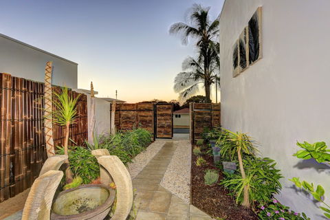 ZEN Beach Retreat - Sunshine Coast Tourism 0