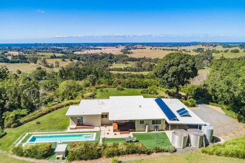 A PERFECT STAY - Jali Burugar - Sunshine Coast Tourism 0