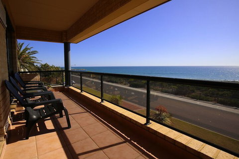 Sunsets At Seaquins - Holiday Sunshine Coast 5