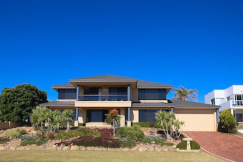 Sunsets At Seaquins - Holiday Sunshine Coast 0