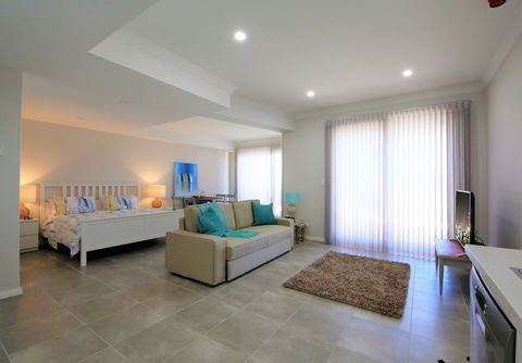 Studio Style Mindarie Marina - Holiday Sunshine Coast 4