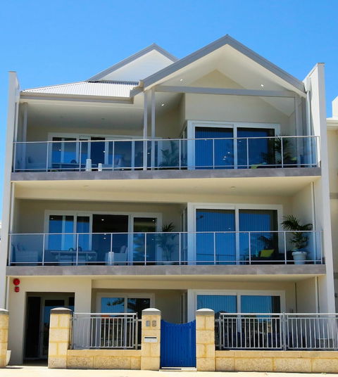 Studio Style Mindarie Marina - Holiday Sunshine Coast 1