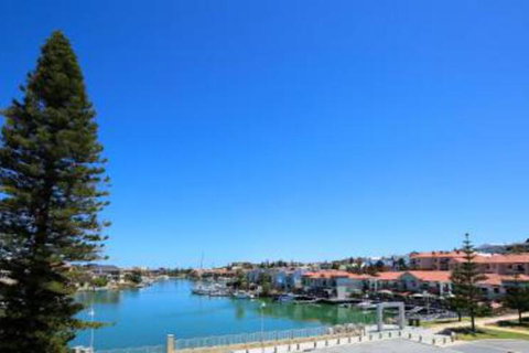 Studio Style Mindarie Marina - Holiday Sunshine Coast 0