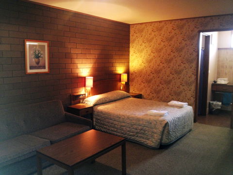 Century Motor Inn - Holiday Sunshine Coast 2