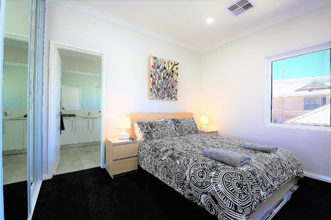 Harbour Views At Mindarie Marina - Holiday Sunshine Coast 5