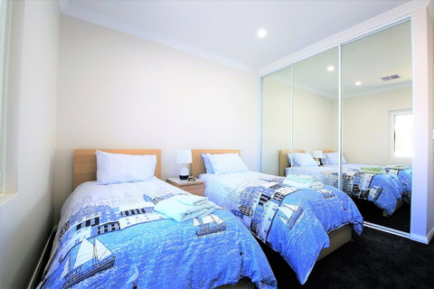 Harbour Views At Mindarie Marina - Holiday Sunshine Coast 6