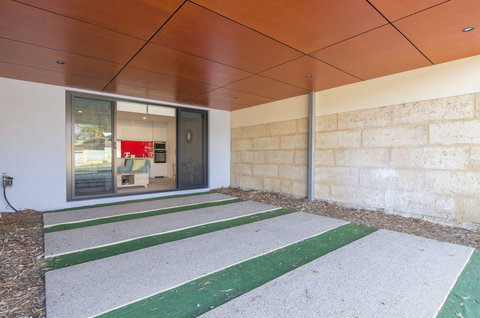 Sunset Place Apartments - Sunshine Coast Tourism 2