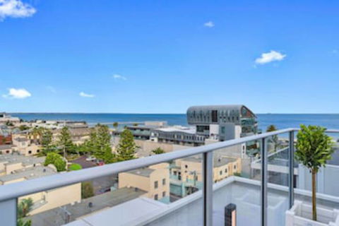 The Hamptons Apartments - Port Melbourne - Sunshine Coast Tourism 0