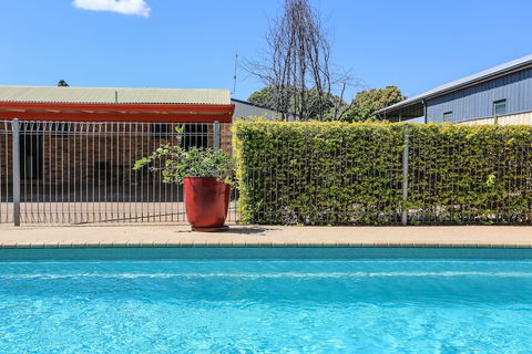 Clermont Country Motor Inn - Sunshine Coast Tourism 4