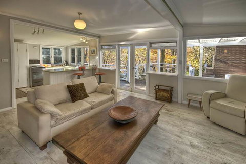 In The Blue - Holiday Sunshine Coast 6