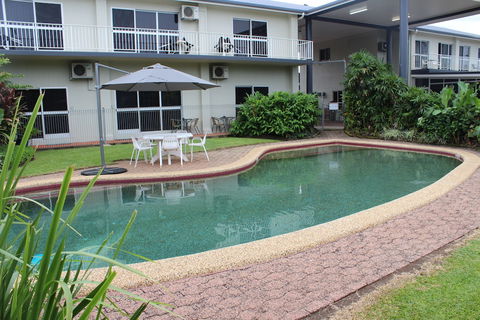 Barrier Reef Motel - Holiday Sunshine Coast 1
