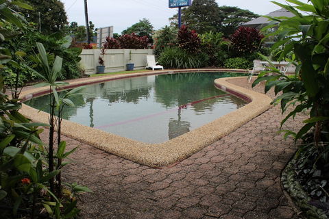 Barrier Reef Motel - Holiday Sunshine Coast 0